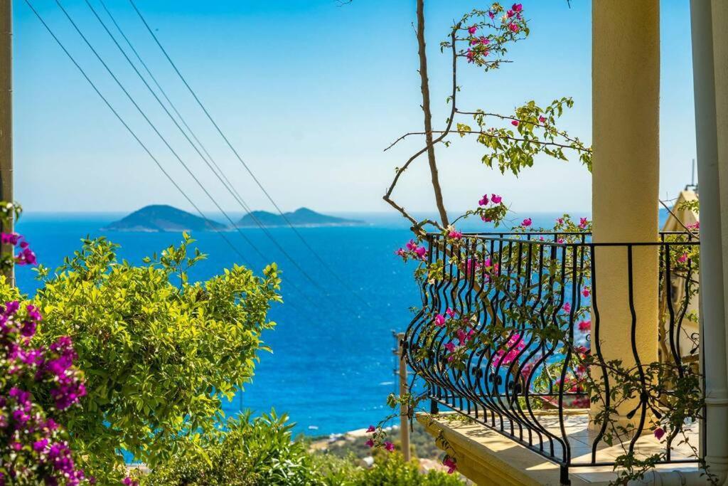 Azure Apartment With Sea View In كالكان المظهر الخارجي الصورة