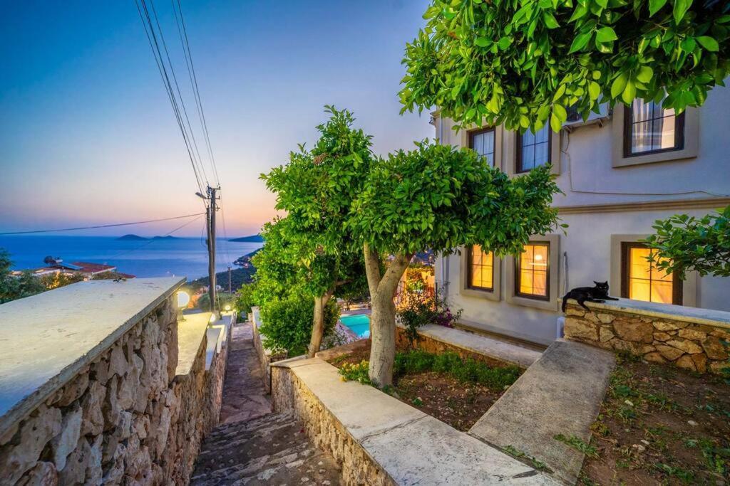 Azure Apartment With Sea View In كالكان المظهر الخارجي الصورة