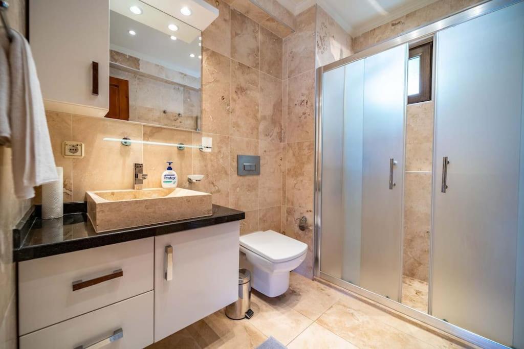 Azure Apartment With Sea View In كالكان المظهر الخارجي الصورة