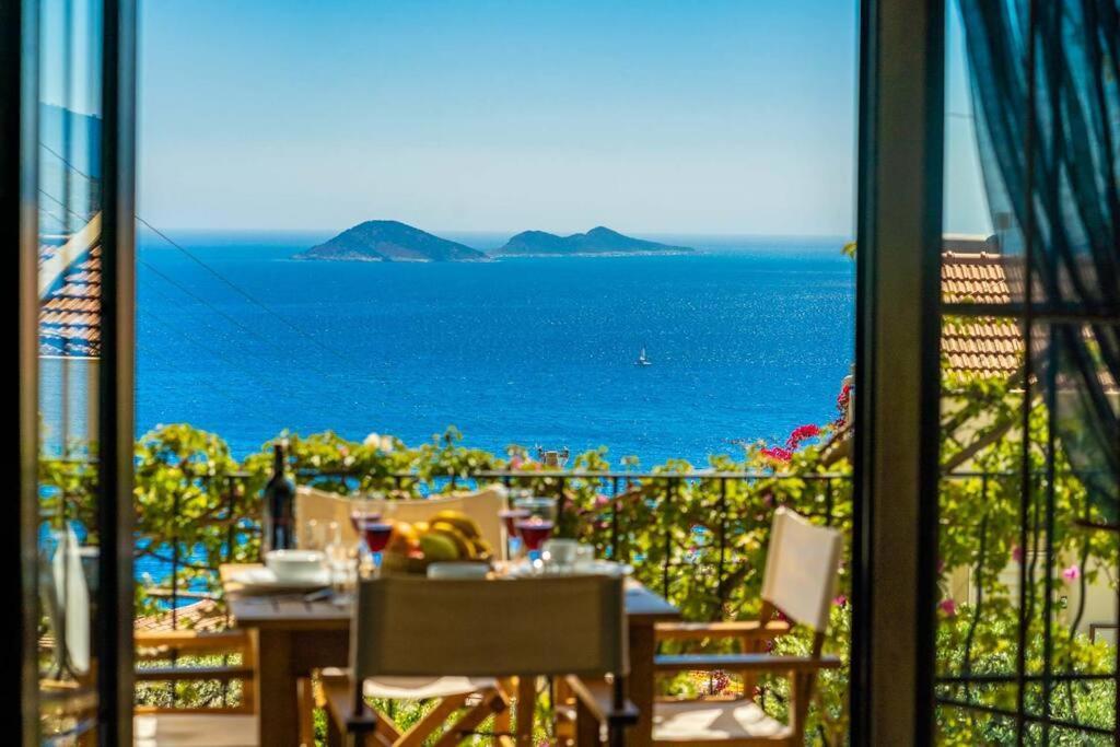 Azure Apartment With Sea View In كالكان المظهر الخارجي الصورة