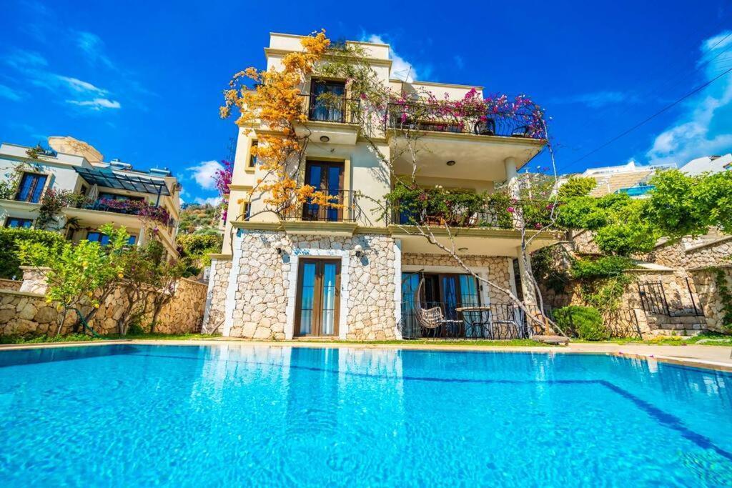 Azure Apartment With Sea View In كالكان المظهر الخارجي الصورة