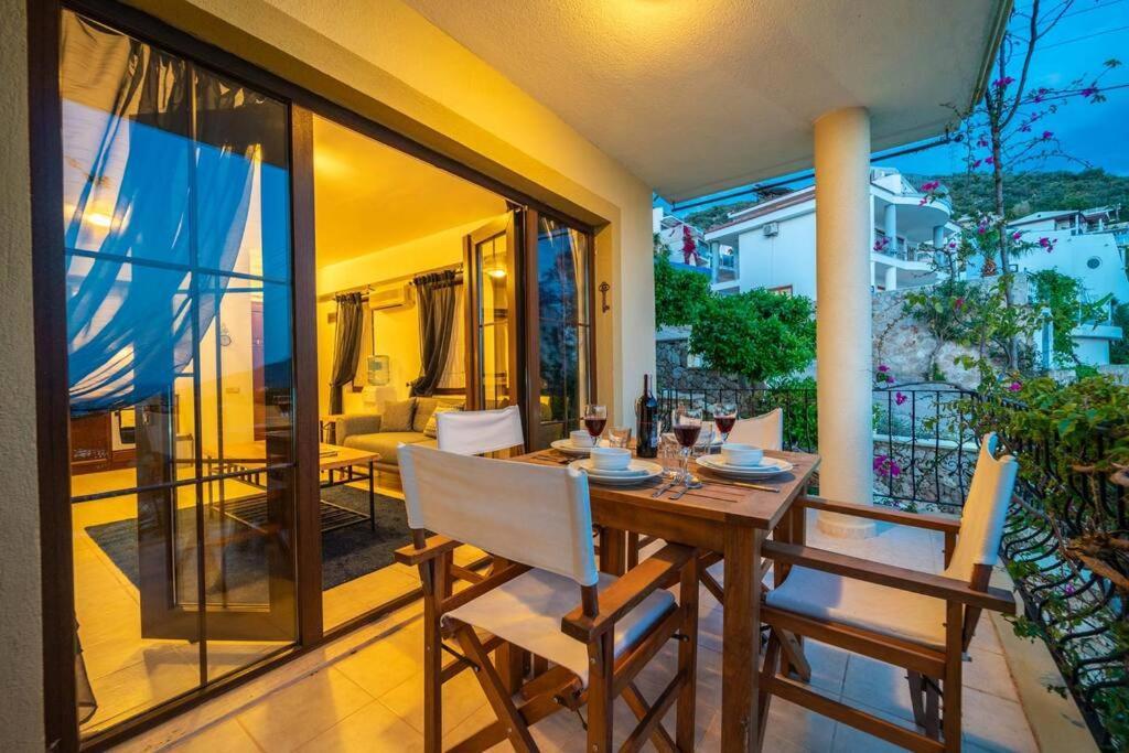 Azure Apartment With Sea View In كالكان المظهر الخارجي الصورة
