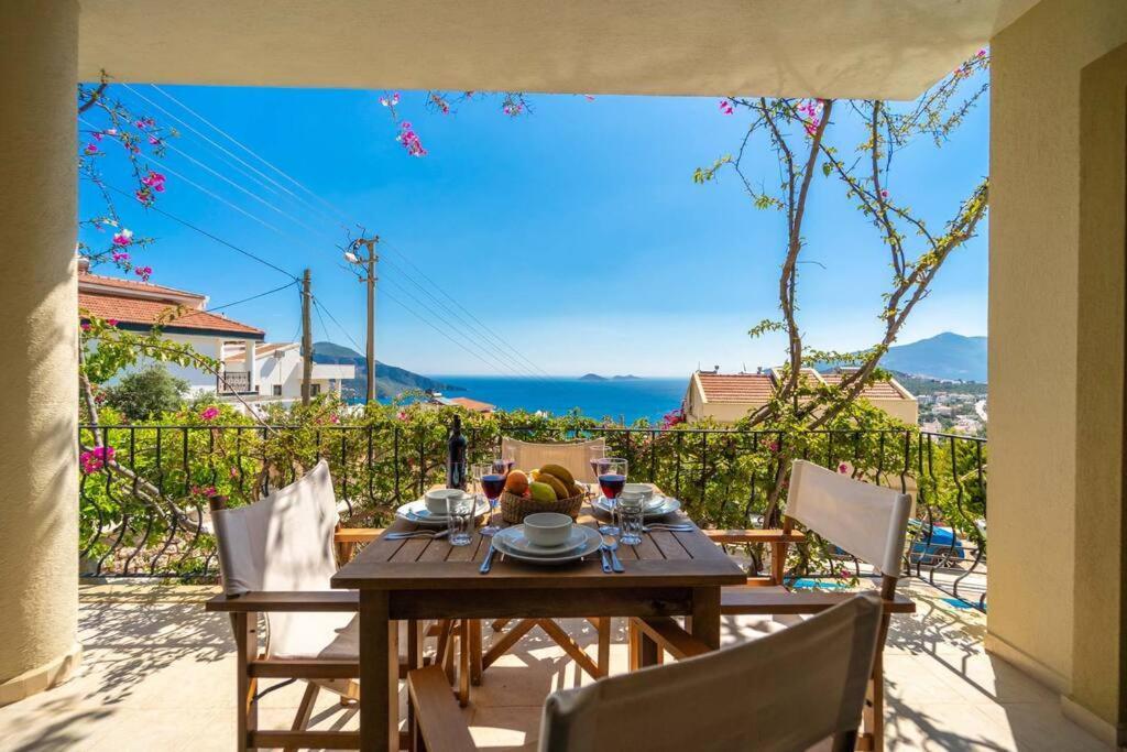 Azure Apartment With Sea View In كالكان المظهر الخارجي الصورة