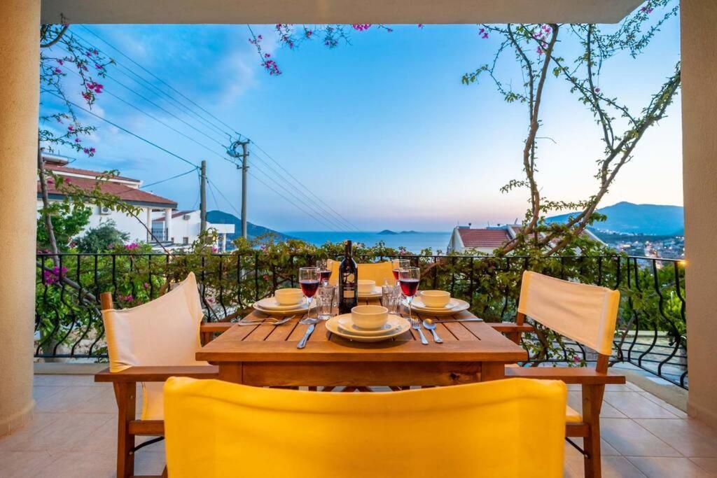 Azure Apartment With Sea View In كالكان المظهر الخارجي الصورة